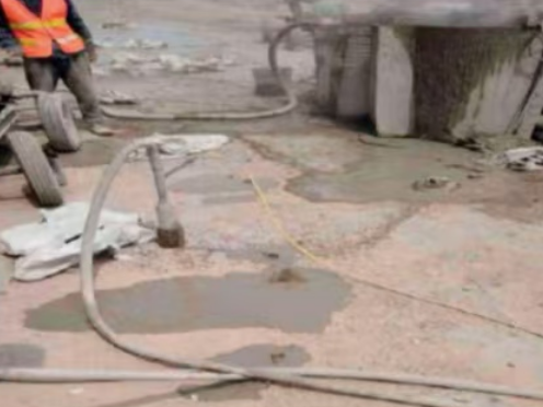 甘井子水泥混凝土路面板底注浆技术 路面脱空注浆整治方案